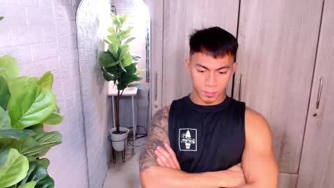 Snapshot of pinoymilker chatting on 10.19.25 ethan online show from 10.19.25