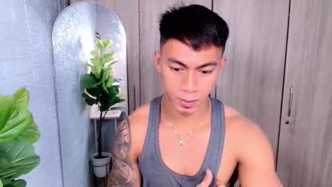 Snapshot of pinoymilker chatting on 10.20.25 ethan online show from 10.20.25