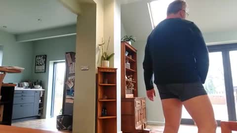 Snapshot of piphwyl chatting on 02.20.25 piphwyl online show from 02.20.25