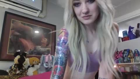 Snapshot of pirateprincessx chatting on 11.07.25 pirateprincessx online show from 11.07.25