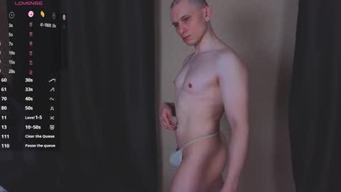 Snapshot of pistonpojizni chatting on 04.25.26 STRONGBEAUTY online show from 04.25.26