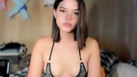 Snapshot of pititexxx69 chatting on 06.24.26 sunshine online show from 06.24.26