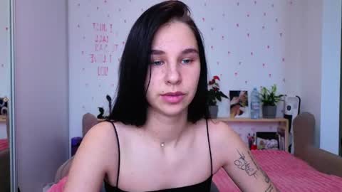 Snapshot of pixie_molly chatting on 05.25.26 Molly online show from 05.25.26