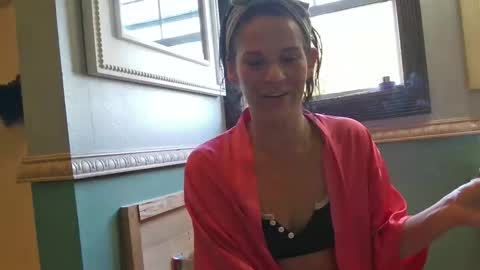 Snapshot of pixieluxxx chatting on 04.15.26 PixieLuxXx online show from 04.15.26