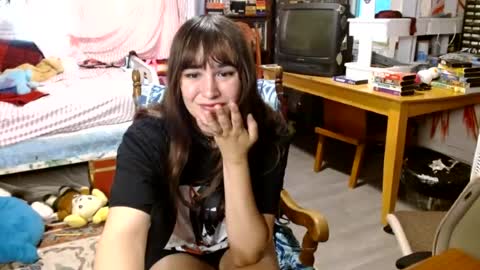 Snapshot of pixinun chatting on 06.29.26 Izzy online show from 06.29.26