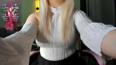 Snapshot of planes_girll chatting on 10.20.25 planes_girll online show from 10.20.25