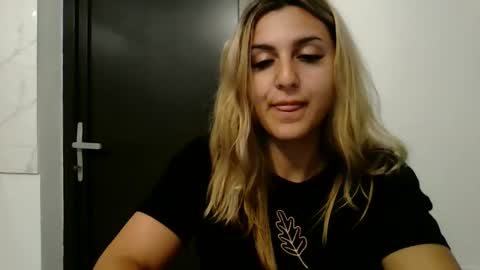 Snapshot of playfulnicole chatting on 06.04.26 PlayfulNicole online show from 06.04.26