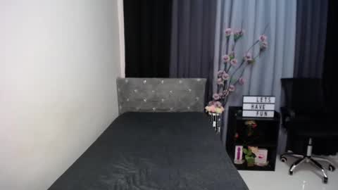 Snapshot of pleasure4salets chatting on 02.19.25 LAUREEN online show from 02.19.25