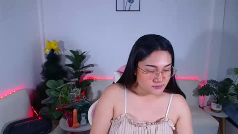 Ploysai online show from 12.21.25