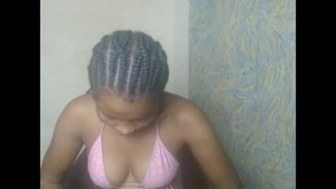 Snapshot of plumnjuicyx chatting on 10.01.25 plumnjuicyx online show from 10.01.25