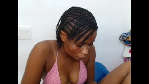 Snapshot of plumnjuicyx chatting on 10.10.25 plumnjuicyx online show from 10.10.25