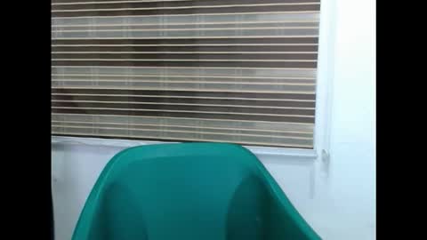 Snapshot of plumnjuicyx chatting on 11.21.25 plumnjuicyx online show from 11.21.25