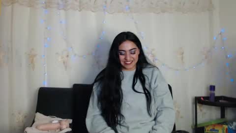 Snapshot of pocahontas_hall chatting on 01.11.25 Lily online show from 01.11.25
