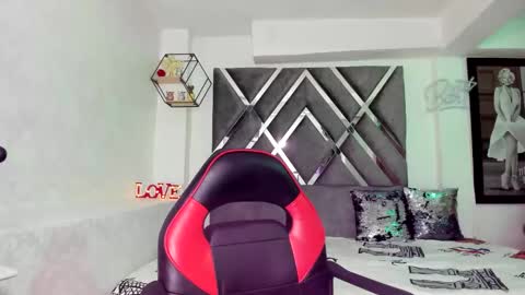 Snapshot of pocahontasweetss chatting on 12.18.24 I dream of having many followers online show from 12.18.24