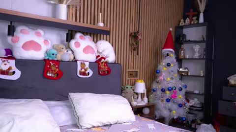 Polly online show from 11.27.25