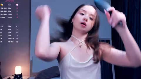 Snapshot of polly_dollie_ chatting on 09.18.25 Renet online show from 09.18.25