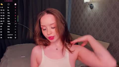 Snapshot of polly_dollie_ chatting on 12.20.25 Renet online show from 12.20.25