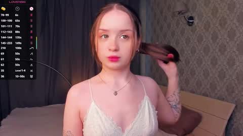 Snapshot of polly_dollie_ chatting on 12.22.25 Renet online show from 12.22.25