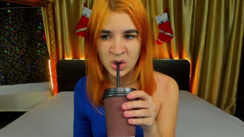 Snapshot of polly_love_ chatting on 12.17.24 Polly online show from 12.17.24