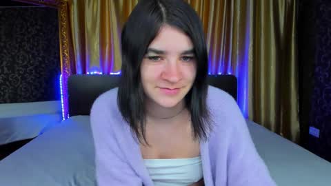 Snapshot of polly_love_ chatting on 10.01.25 Polly online show from 10.01.25