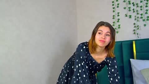 Snapshot of pollylanders chatting on 01.24.25 Polly online show from 01.24.25