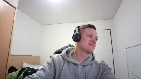 Snapshot of pommesmiteiscreme chatting on 03.02.25 pommesmiteiscreme online show from 03.02.25