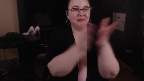 Snapshot of posh_mistress chatting on 03.08.25 PoshMistres    online show from 03.08.25