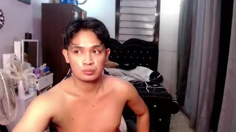 Snapshot of posiedon_cums chatting on 06.26.26 VEeeAsian online show from 06.26.26