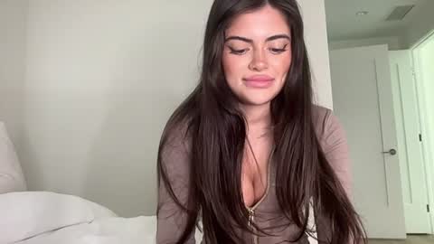 Snapshot of poutyselena chatting on 06.28.26 Selena online show from 06.28.26