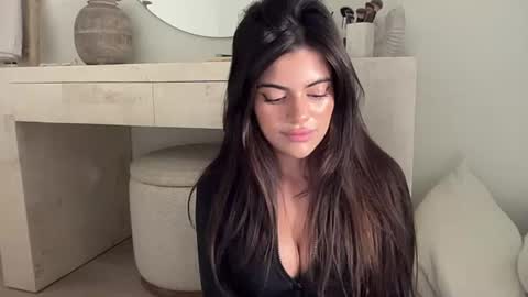Snapshot of poutyselena chatting on 07.22.26 Selena online show from 07.22.26
