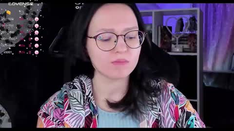 Snapshot of power_robynn chatting on 10.06.25 Robyn online show from 10.06.25