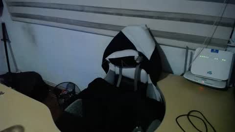 powerfulzeus2 online show from 12.18.25