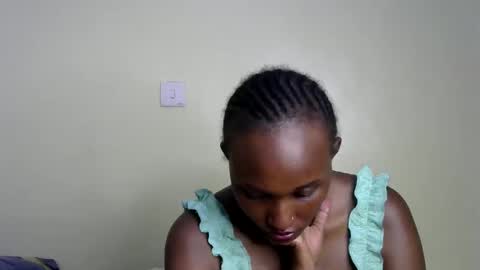 Snapshot of prettiekelly chatting on 02.19.25 prettiekelly online show from 02.19.25