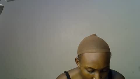 Snapshot of prettiekelly chatting on 03.09.25 prettiekelly online show from 03.09.25