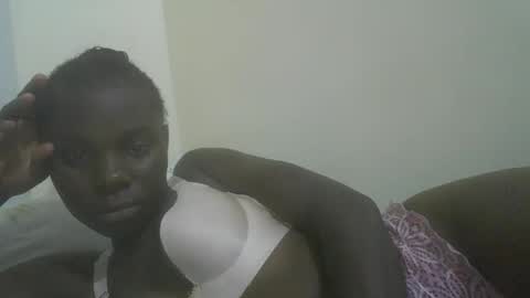 Snapshot of prettiest_doll chatting on 12.15.25 prettiest_doll online show from 12.15.25