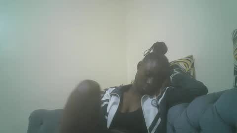 Snapshot of prettiest_doll chatting on 12.17.25 prettiest_doll online show from 12.17.25