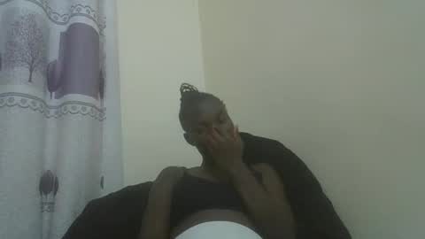 Snapshot of prettiest_doll chatting on 12.18.25 prettiest_doll online show from 12.18.25