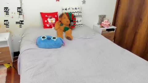 Snapshot of pretty_azulita chatting on 12.02.24 pretty_azulita online show from 12.02.24