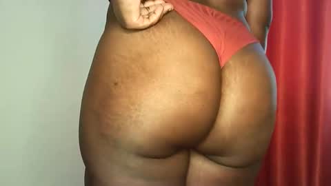 Snapshot of pretty_bums chatting on 03.05.25 chichi online show from 03.05.25