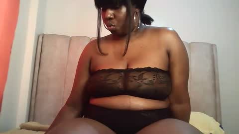 Snapshot of pretty_bums chatting on 09.26.25 chichi online show from 09.26.25