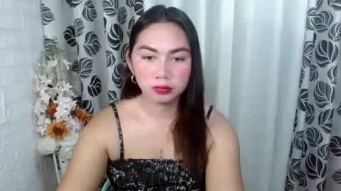 Snapshot of pretty_elennah21 chatting on 11.12.25 elennah online show from 11.12.25