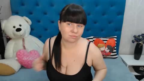 Snapshot of pretty_malika chatting on 03.02.25 pretty_malika online show from 03.02.25
