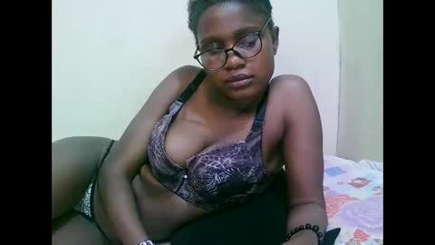Snapshot of pretty_mellan chatting on 01.24.25 pretty_mellan online show from 01.24.25