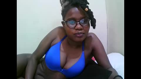 Snapshot of pretty_mellan chatting on 01.26.25 pretty_mellan online show from 01.26.25