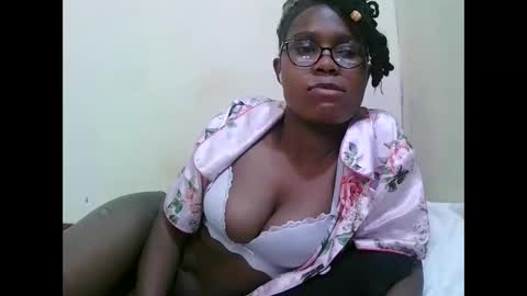 Snapshot of pretty_mellan chatting on 01.26.25 pretty_mellan online show from 01.26.25