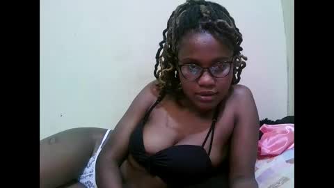 Snapshot of pretty_mellan chatting on 02.07.25 pretty_mellan online show from 02.07.25