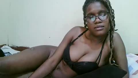 Snapshot of pretty_mellan chatting on 02.28.25 pretty_mellan online show from 02.28.25