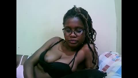 Snapshot of pretty_mellan chatting on 03.01.25 pretty_mellan online show from 03.01.25