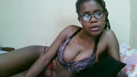 Snapshot of pretty_mellan chatting on 03.06.25 pretty_mellan online show from 03.06.25