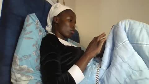 pretty_petite_ebony online show from 12.20.25